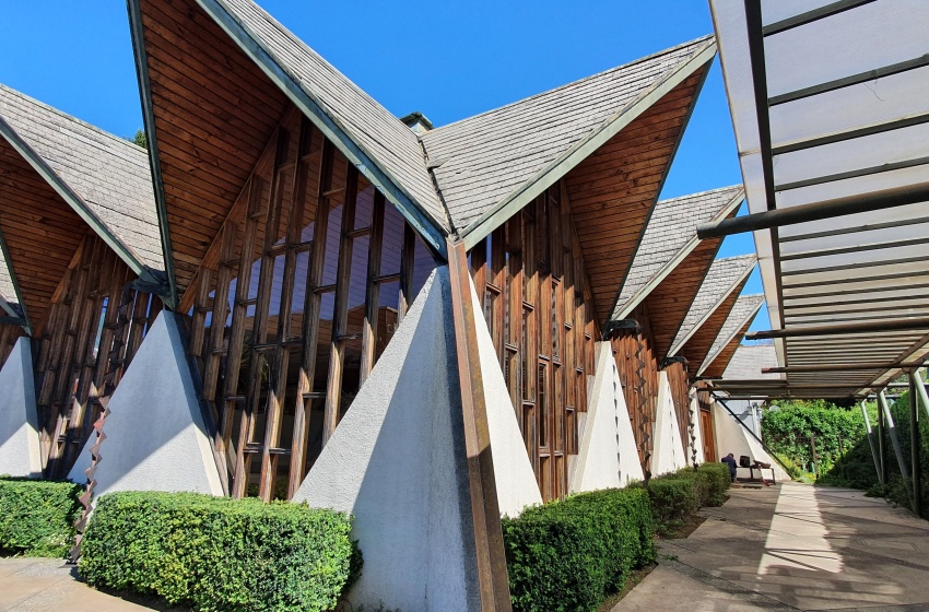 “Del rectángulo al triángulo”, el libro que recopila la arquitectura moderna de La Araucanía